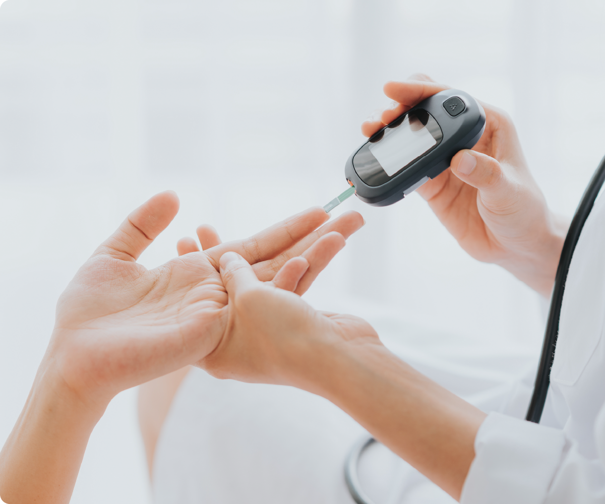 大学病院の糖尿病内科専門医が診察